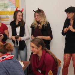 2013-12-06 Die 8ORg als Nikolo und Krampus 