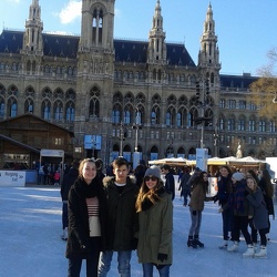 2016-02-11 Eislaufen am Rathausplatz
